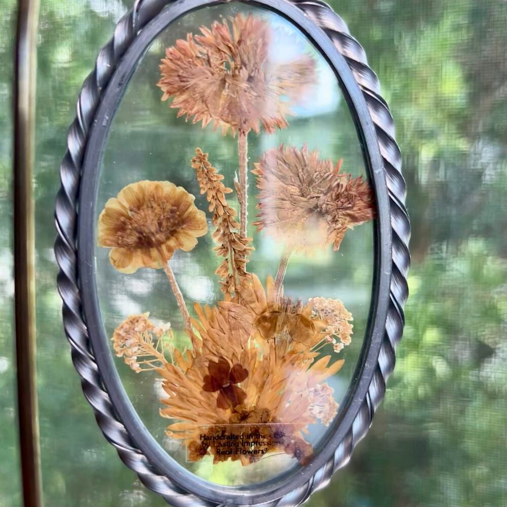 Vintage Lasting Impressions Pressed Flower Oval Glass Suncatcher – 6” x 3.5”